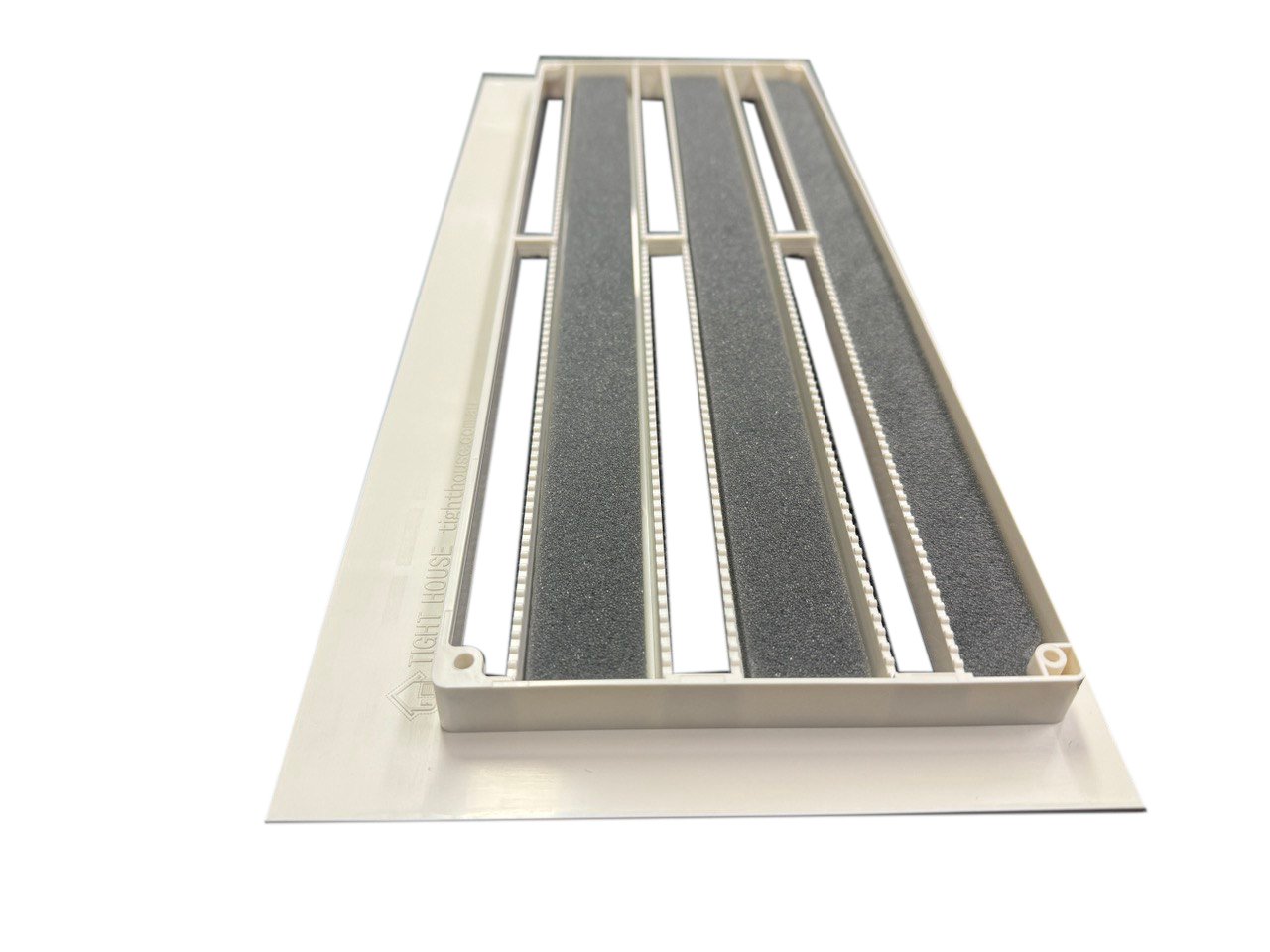 qVENT Door Vent - White - Improve bathroom ventilation or ducted heating return path connectivity - Tight House